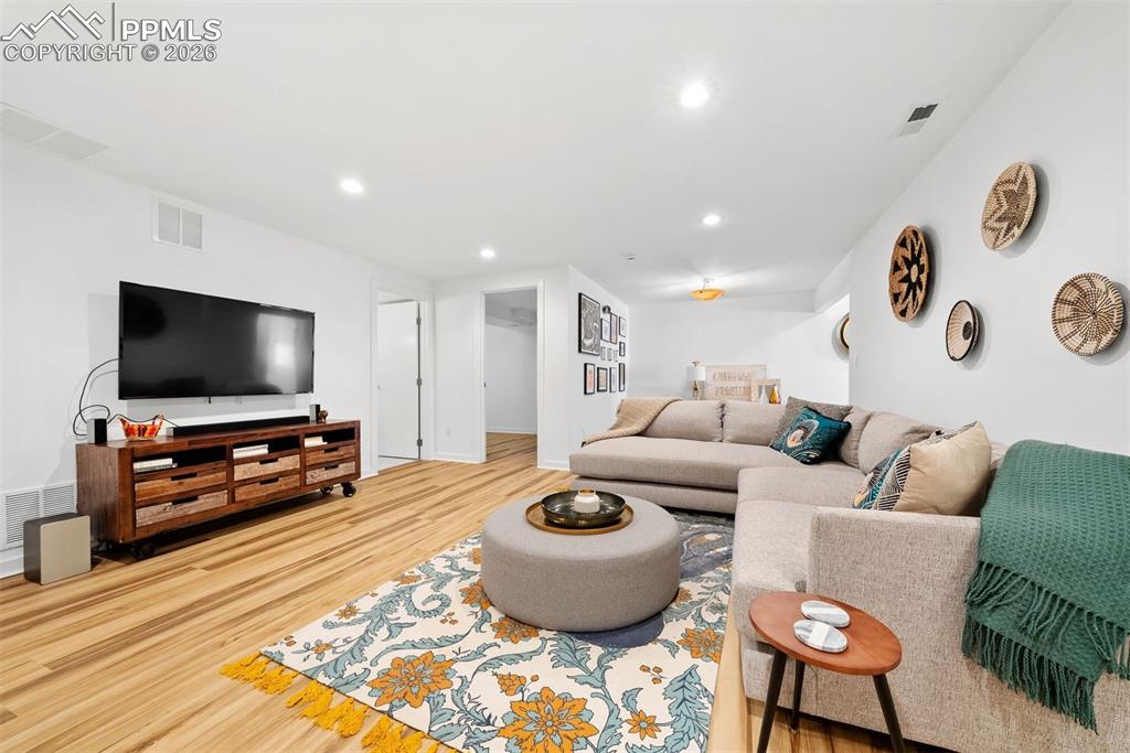 Image 29 of 50: Living Room