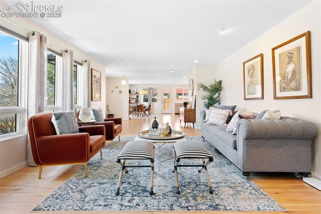 Image 3 of 50: Living Room