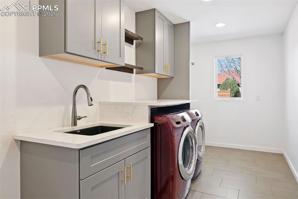 Image 4 of 50: Laundry