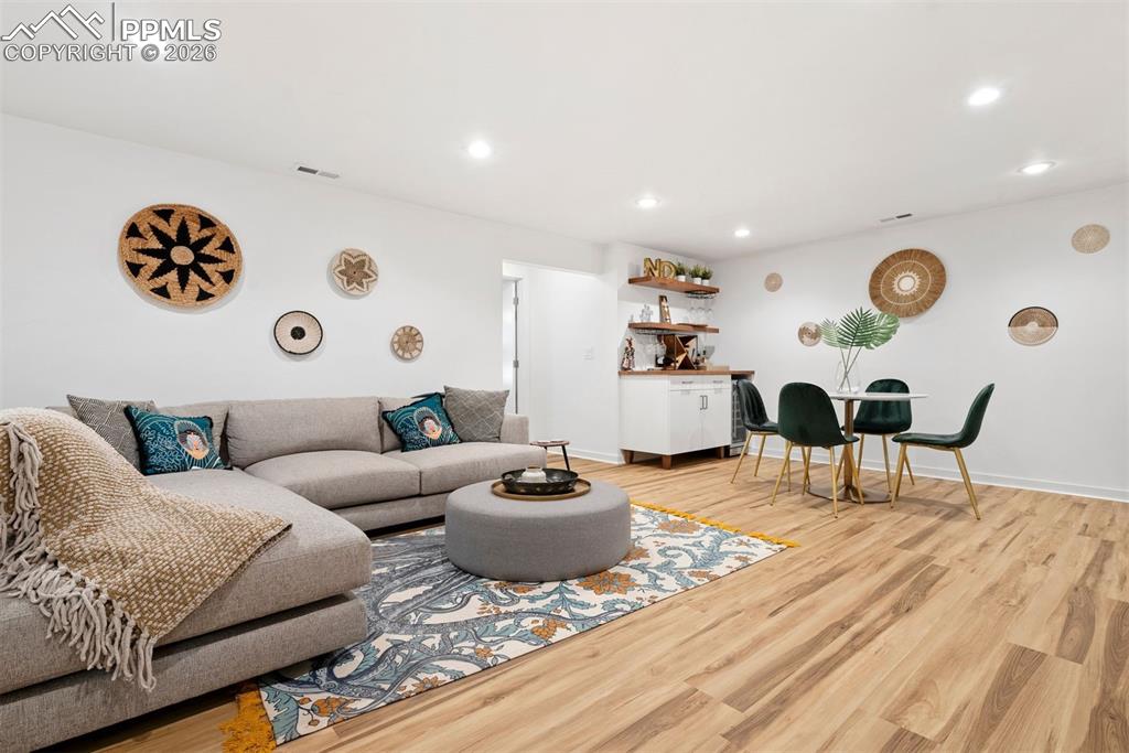 Image 6 of 50: Living Room