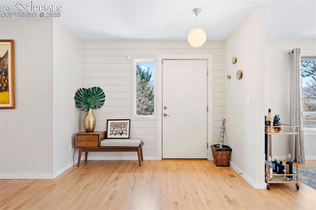 Image 7 of 50: Entry