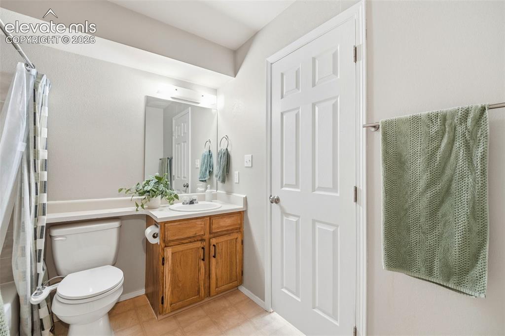 Image 11 of 20: Bathroom