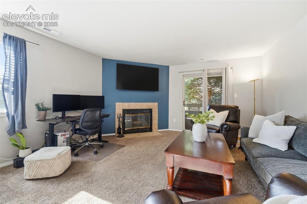 Image 4 of 20: Living Room