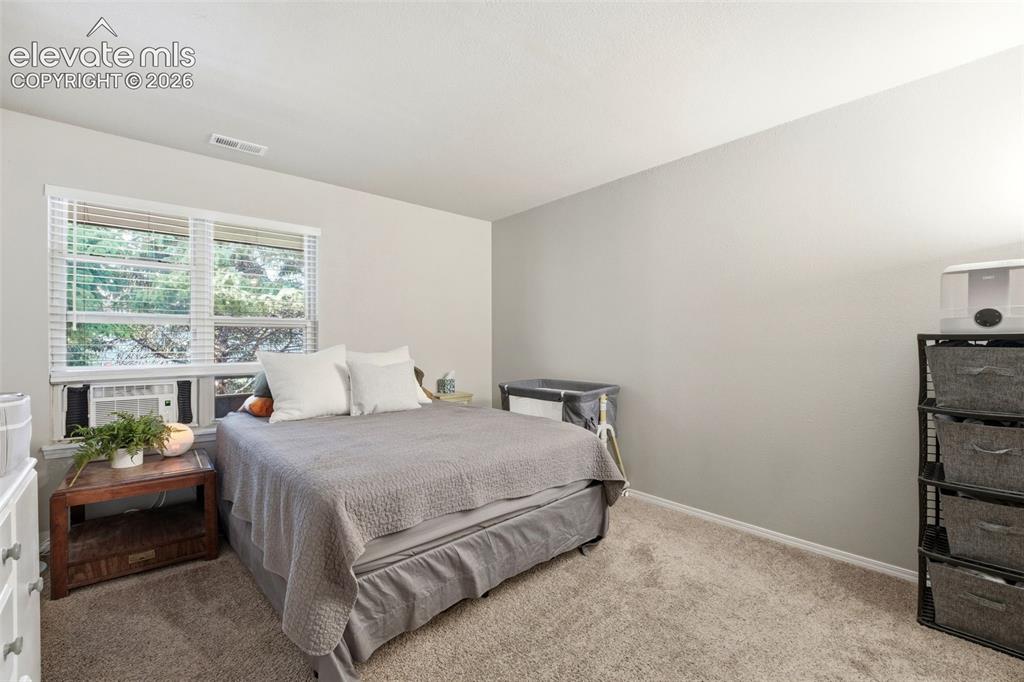 Image 7 of 20: Bedroom