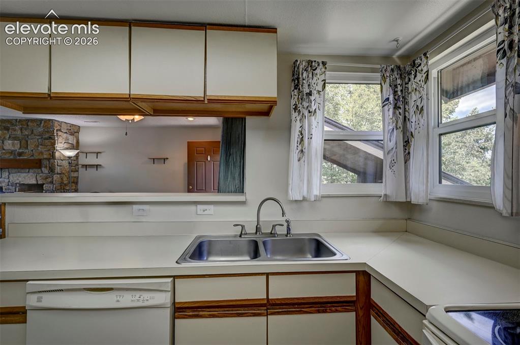 Image 10 of 25: Kitchen offers ample cabinet and counter space