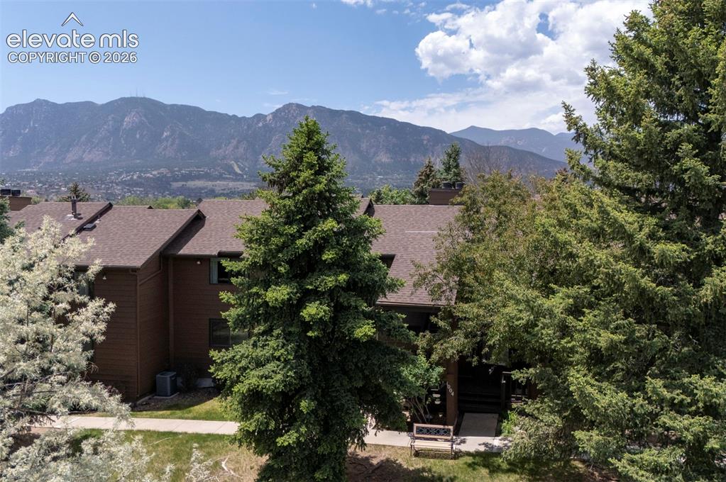 Image 18 of 25: Beautiful Mountain Views.