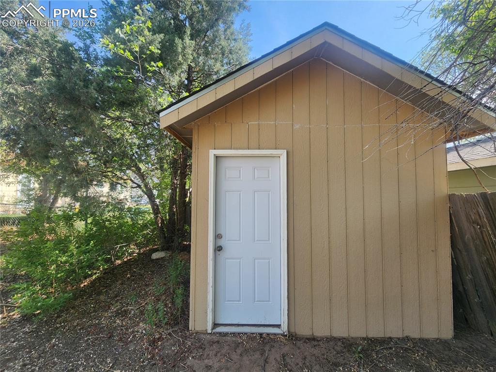 Image 11 of 11: Bathroom