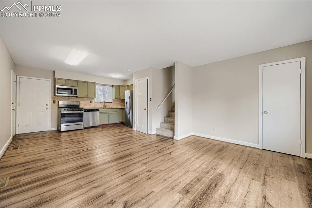 Image 12 of 30: Kitchen