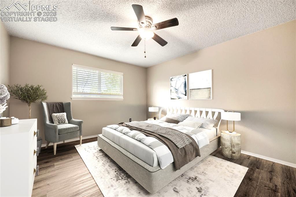 Image 16 of 30: Family Room