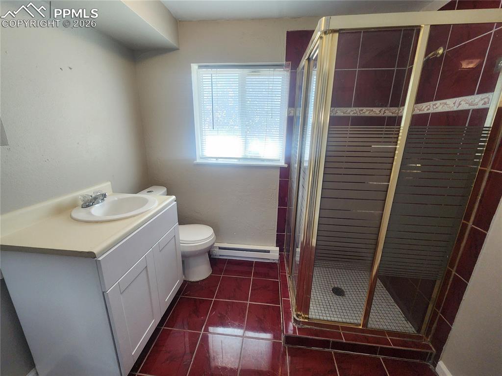 Image 9 of 11: Bedroom