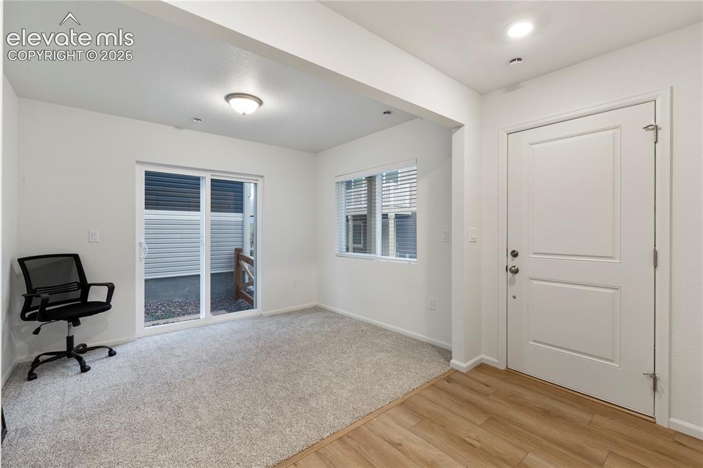 Image 17 of 20: Entry