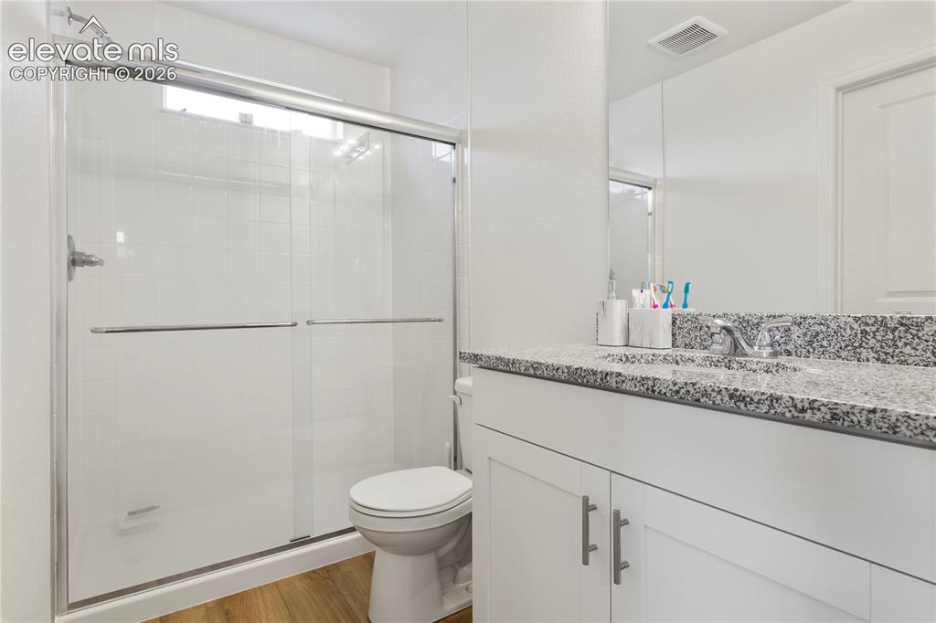 Image 6 of 20: Bathroom