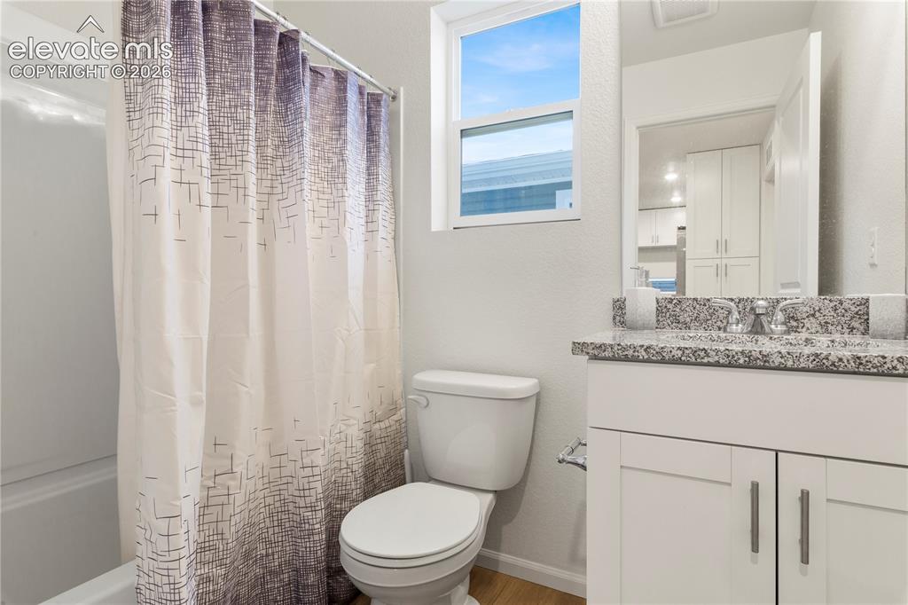 Image 7 of 20: Bathroom