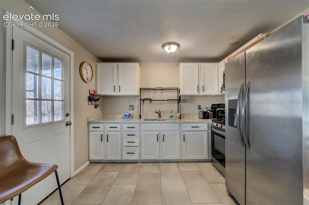 Image 10 of 41: Kitchen
