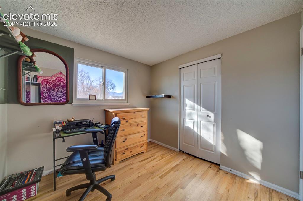 Image 16 of 41: Office