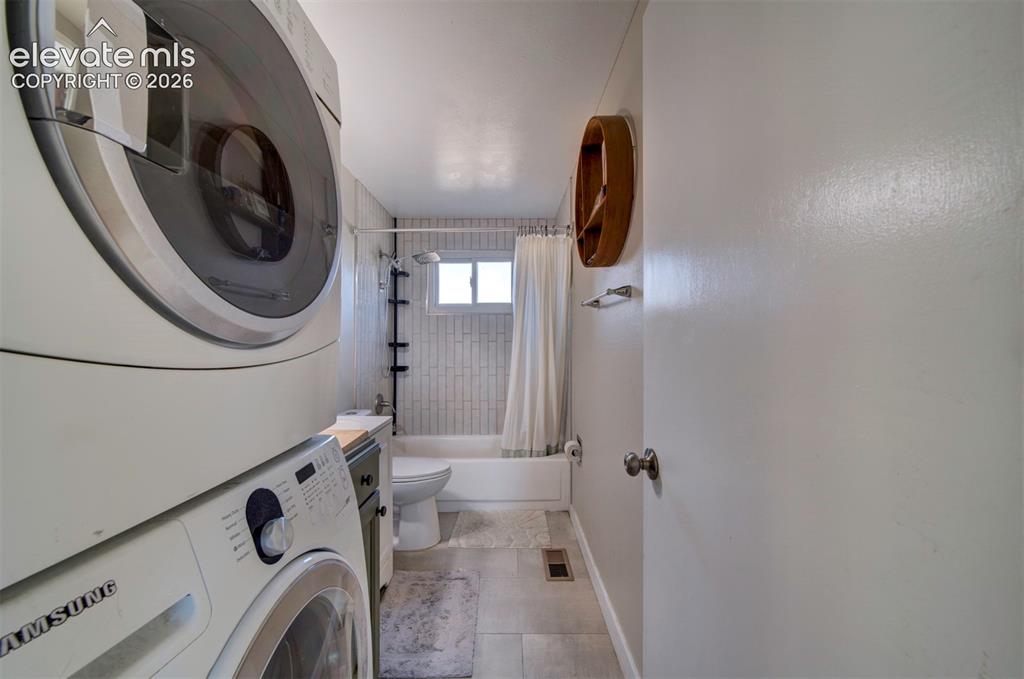 Image 18 of 41: Bathroom