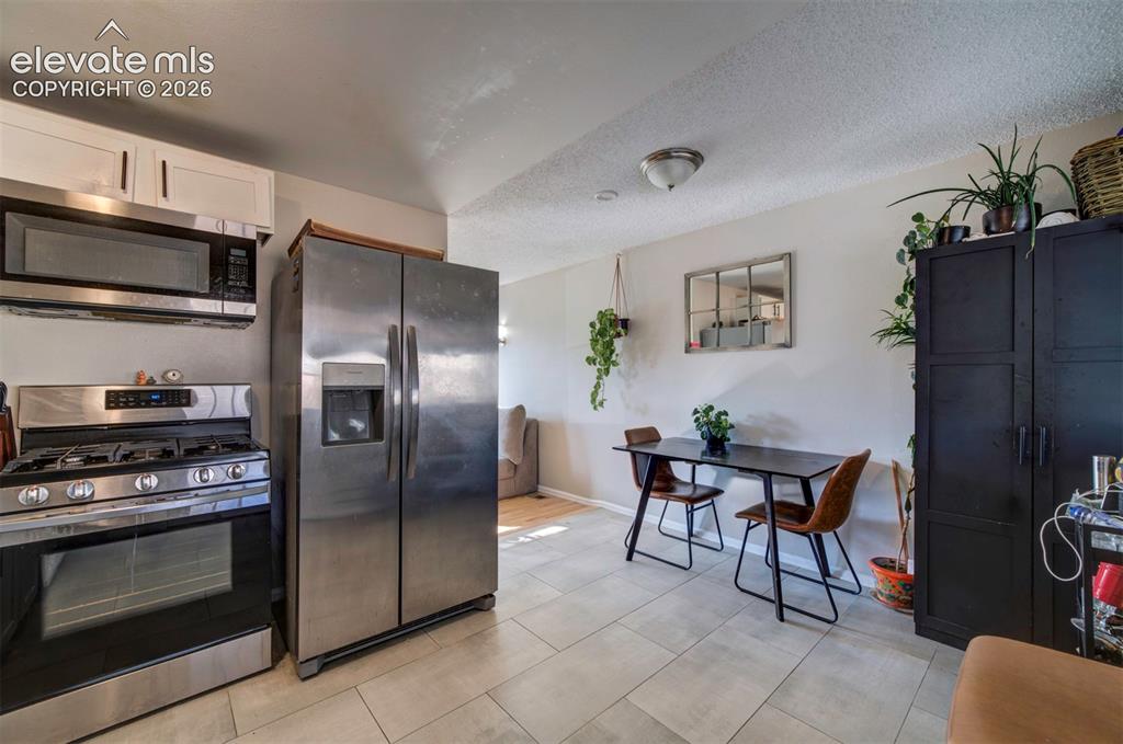 Image 7 of 41: Kitchen