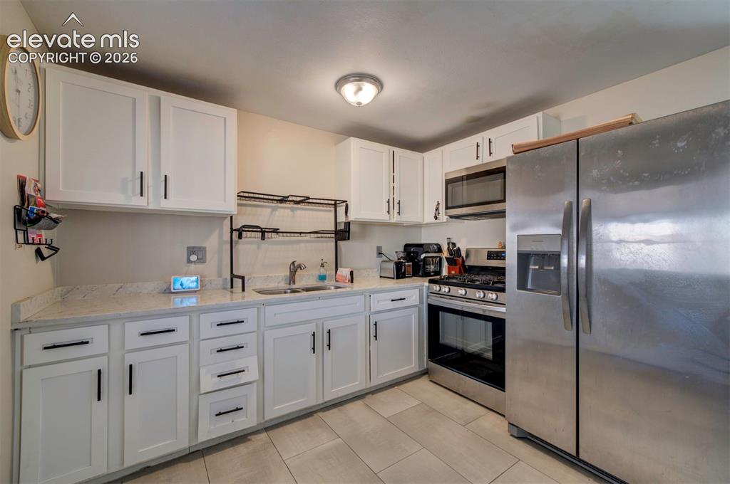 Image 8 of 41: Kitchen