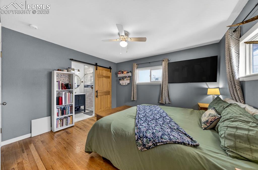 Image 11 of 19: Bedroom