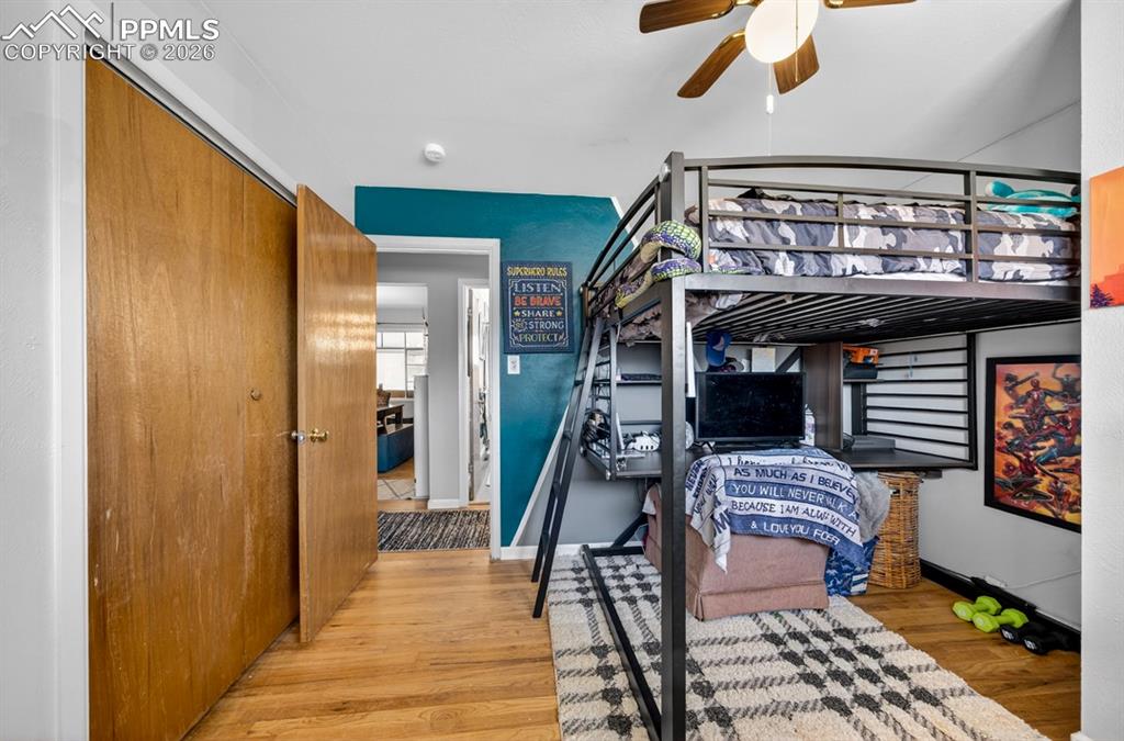 Image 14 of 19: Bedroom