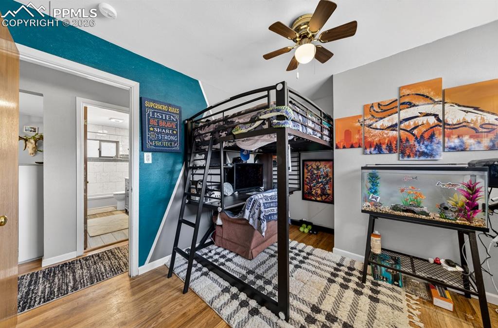 Image 15 of 19: Bedroom