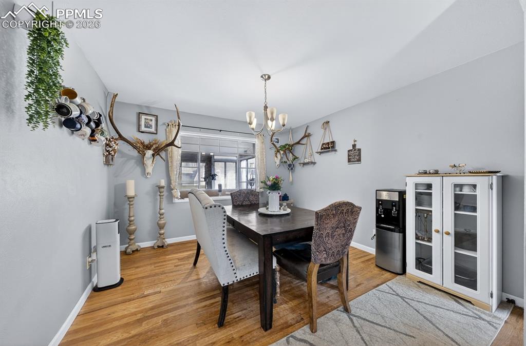 Image 9 of 19: Dining Area