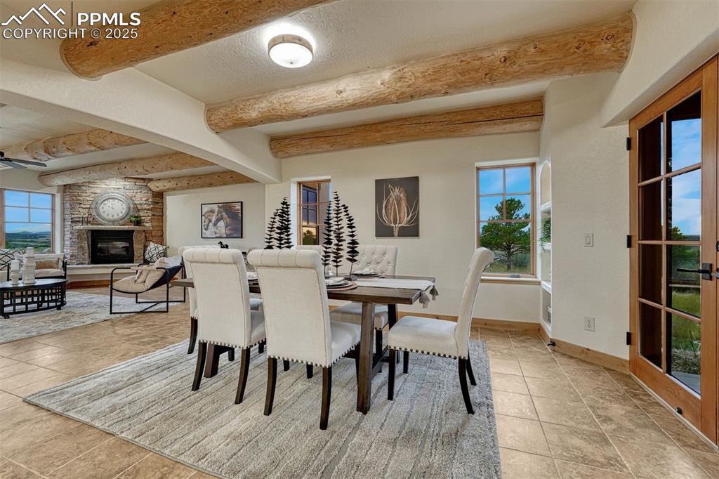 Image 12 of 40: Dining Area