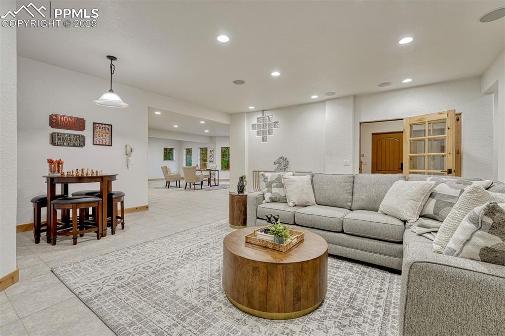 Image 29 of 40: Family Room