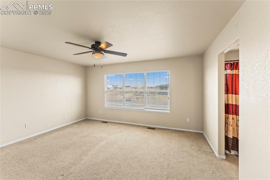 Image 21 of 45: Bedroom