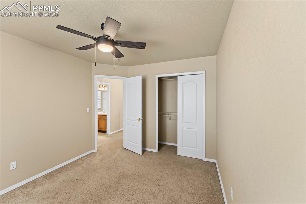 Image 31 of 45: Bedroom