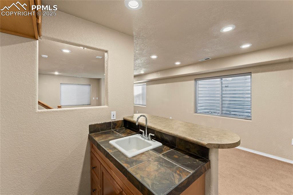 Image 37 of 45: Wet bar