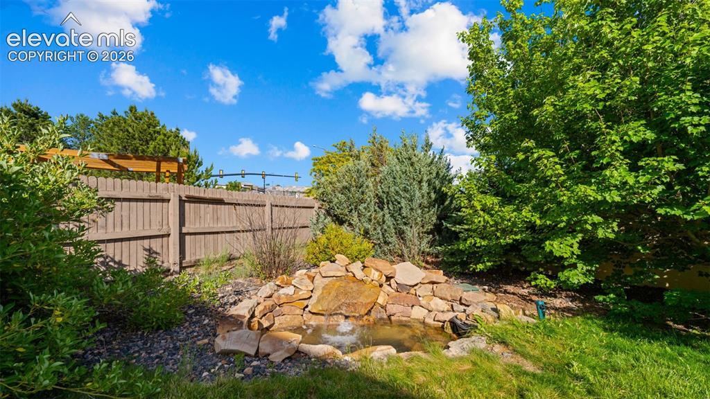 Image 46 of 47: Yard