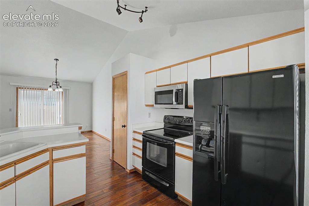 Image 10 of 29: Kitchen