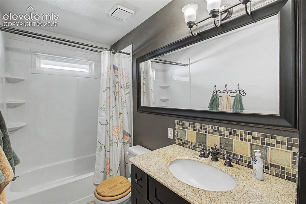Image 19 of 29: Bathroom