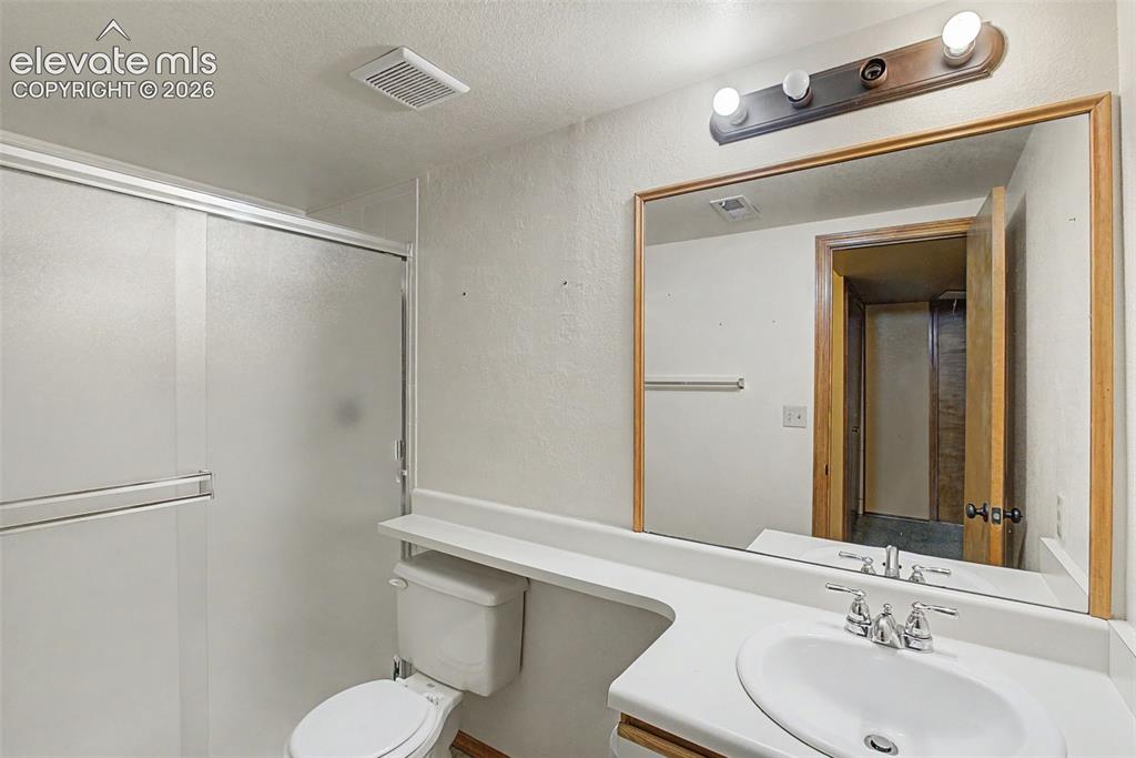 Image 21 of 29: Bathroom