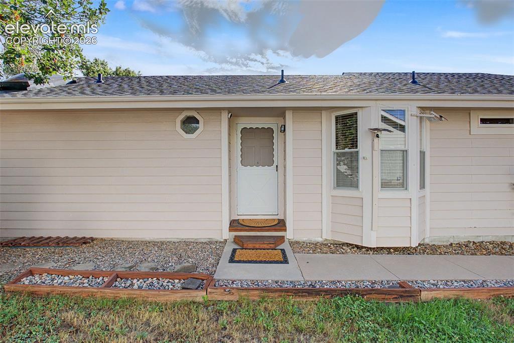 Image 4 of 29: Entry
