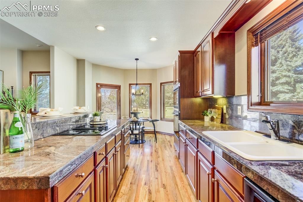 Image 12 of 49: Kitchen