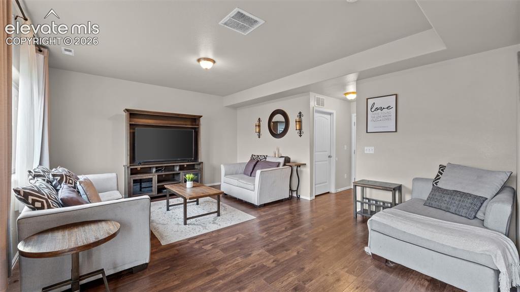 Image 11 of 31: Living Room
