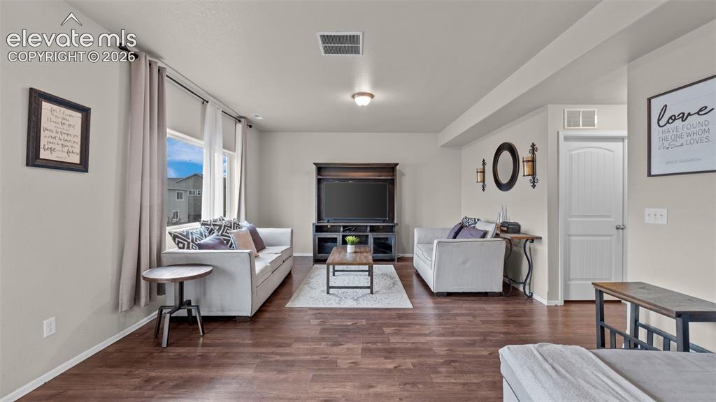 Image 12 of 31: Living Room