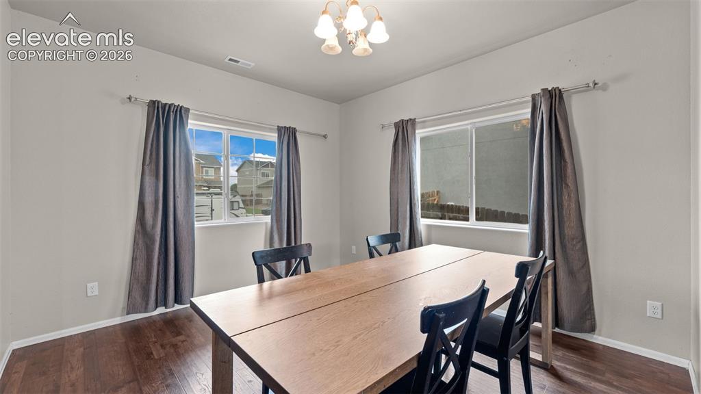 Image 2 of 31: Dining Area