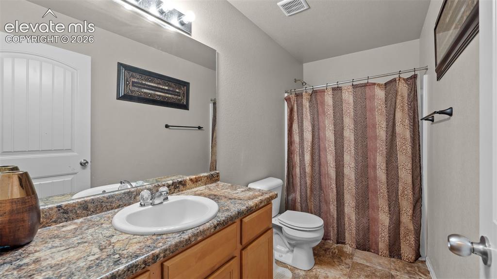 Image 21 of 31: Bathroom