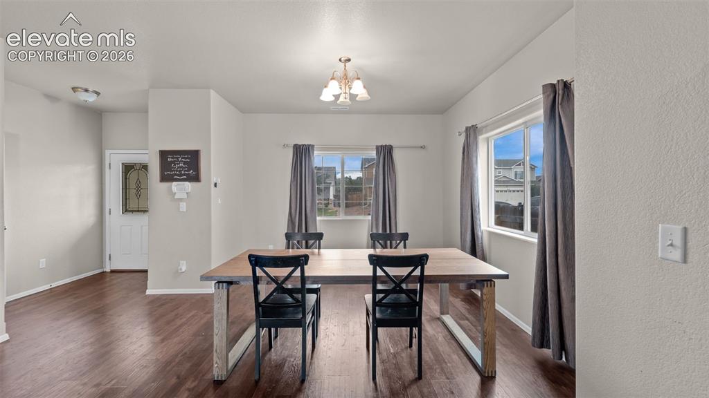 Image 8 of 31: Dining Area