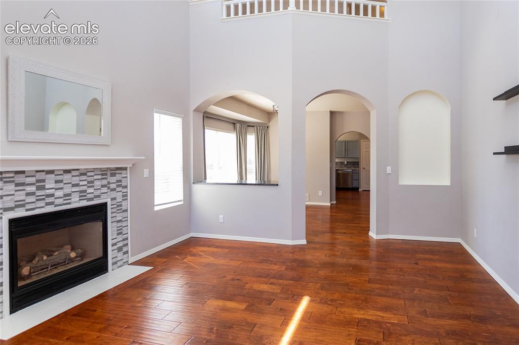 Image 10 of 50: Living Room
