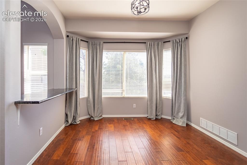 Image 14 of 50: Dining Room