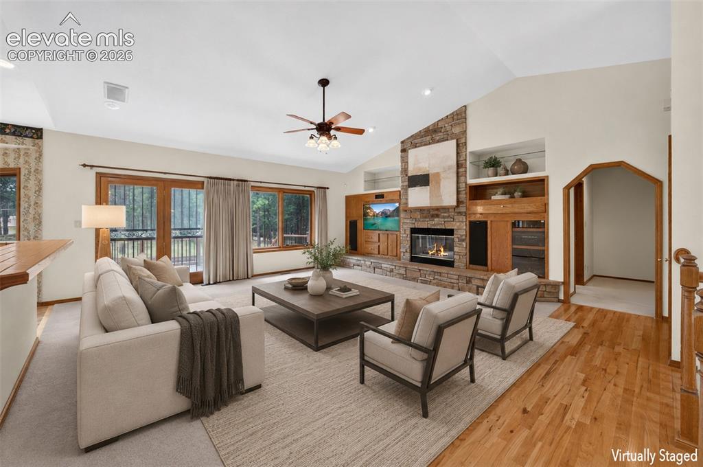 Image 7 of 50: Family Room