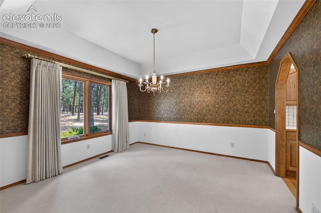 Image 9 of 50: Dining Area