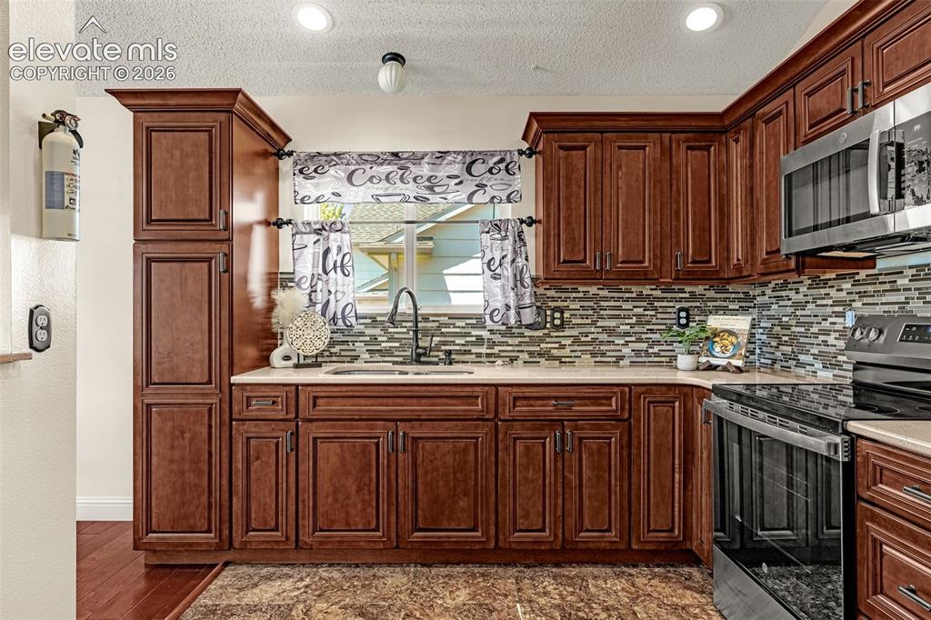 Image 12 of 49: Kitchen