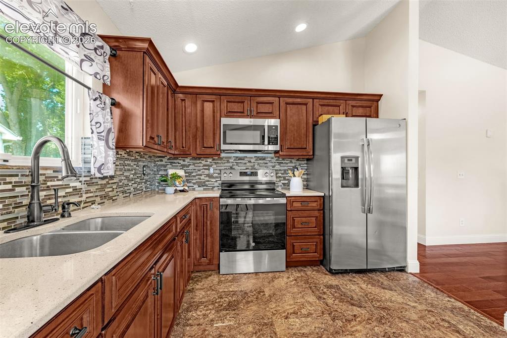 Image 13 of 49: Kitchen