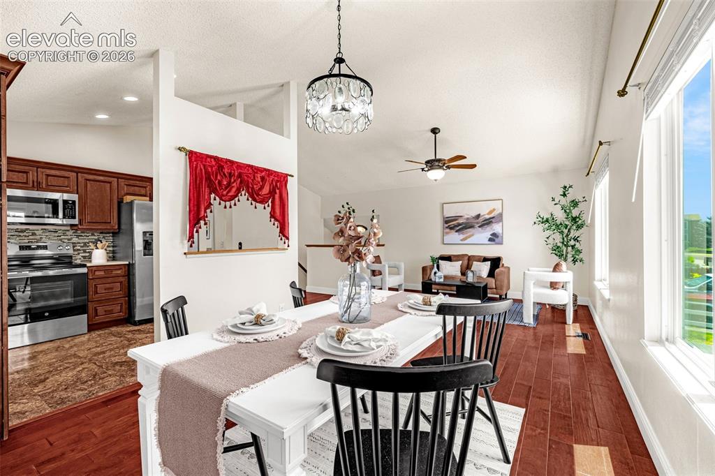 Image 25 of 49: Dining Area