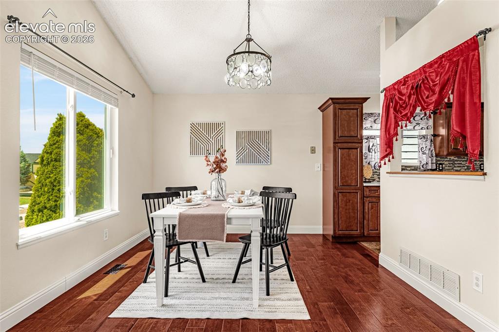 Image 9 of 49: Dining Area